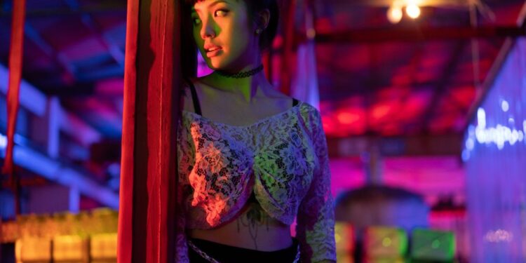 Thanh Sói tung cảnh hành động ngộp thở, đổi lịch ra rạp