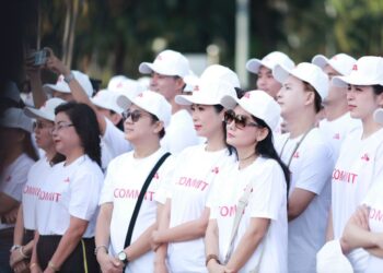 Dàn Nghệ sỹ danh tiếng Việt và  gần 2000 người đi bộ vì sức khỏe gia đình và cộng đồng