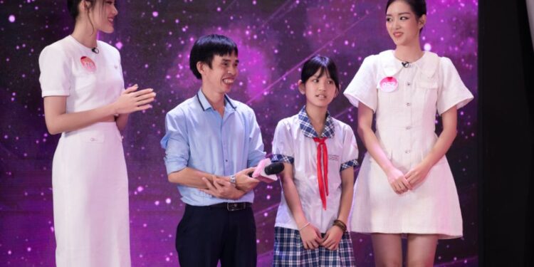    Gieo con chữ, gửi yêu thương: Dự án về người gieo con chữ thầm lặng cho học sinh khó khăn