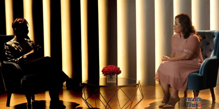 Người Thứ 3: Mẹ bỏ mặc cha, hai lần nảy sinh quan hệ tình cảm với cả nam và nữ