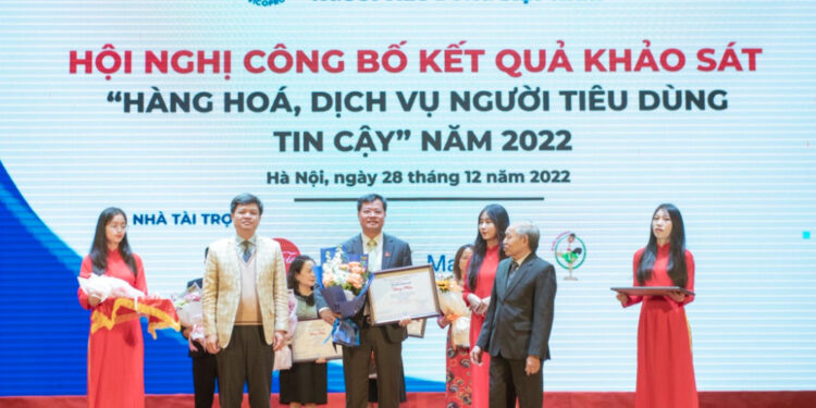 Công ty Cổ phần Việt Nam Kỹ nghệ Súc sản vinh dự đón nhận danh hiệu Top 50 – Hàng Hóa, Dịch Vụ Người Tiêu Dùng Tin Cậy