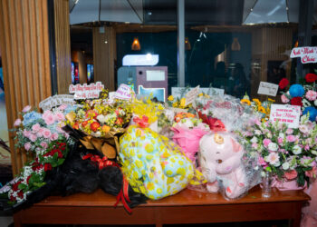 Sunny Đan Ngọc vỡ òa hạnh phúc trong buổi ra mắt MV mới