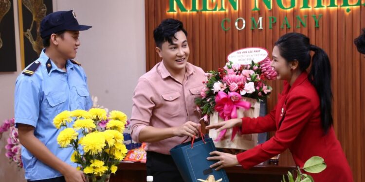 Quách Ngọc Tuyên làm bảo vệ, cưu mang đàn em mồ côi trong mái ấm Thiện Tâm