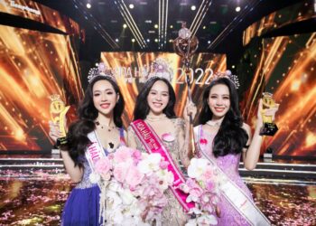 Huỳnh Thị Thanh Thủy lộng lẫy đăng quang Hoa hậu Việt Nam 2022