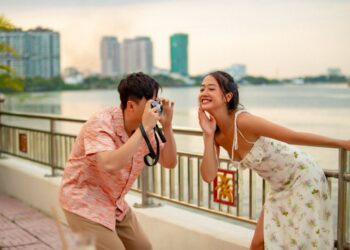 Ngô Kiến Huy tung hậu trường MV ‘Sao em biết người rời đi không buồn’ nhân dịp Giáng sinh