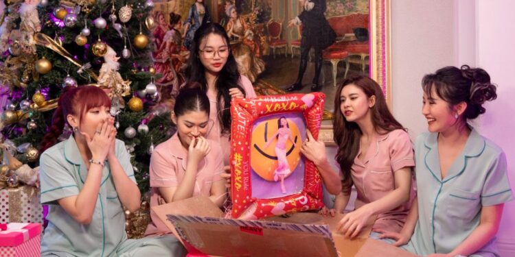 Tiệc Giáng Sinh bất ổn của Ngọc Thanh Tâm và hội chị em V-biz