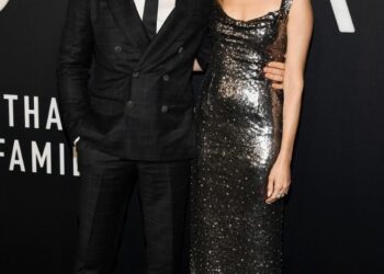 5 ngôi sao Hollywood tỏa sáng trong những bộ đầm tinh xảo của Công Trí