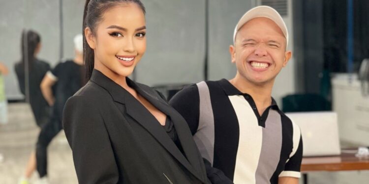 NGỌC CHÂU GẶP PHẢI KHÓ KHĂN KHI CHỈNH SỬA DÁNG ĐI CATWALK