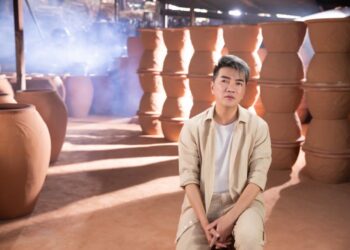 Đàm Vĩnh Hưng nhiều lần bật khóc khi hát “Chuyến xe chiều 30 Tết”