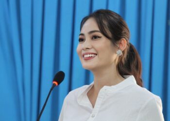 Hoa hậu Qúy bà Việt Nam Bích Hạnh mang yêu thương về với bà con nghèo Ninh Thuận