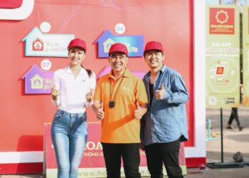 Thái Thị Hoa nhớ về tuổi thơ khó khăn, từng tự ti vì không có quần áo đẹp để mặc