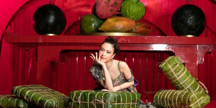 Ra mắt Hạ phỏm, Hoàng Thùy Linh đối thoại với công chúng