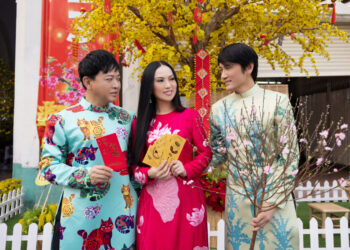 Ca sĩ Hà Phương du xuân cùng các em nhỏ kém may mắn ngày đầu năm