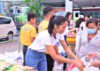 Thủy Tiên, Bùi Quỳnh Hoa hạnh phúc khi được đồng hành cùng trẻ bị ảnh hưởng bởi HIV/AIDS