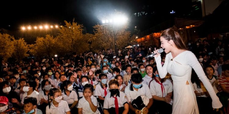 Cẩm Ly, Hồ Ngọc Hà cùng các nghệ sỹ đón Tết cùng Gala Nhạc Việt