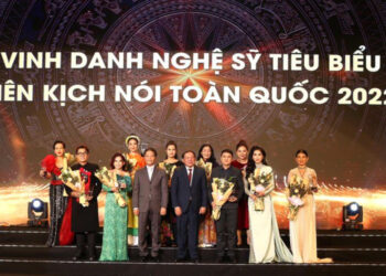 Bình Tinh tự hào với danh hiệu “Gương mặt nghệ sĩ tiêu biểu ngành nghệ thuật 2022”