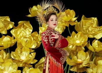 Brian Võ tự tay làm quốc phục cho hoa hậu HoàngThanh Nga đi chinh chiến quốc tế