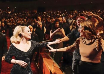 Lần đầu tiên Adele diện một thiết kế đến từ Á Đông, và đó chính là CÔNG TRÍ!