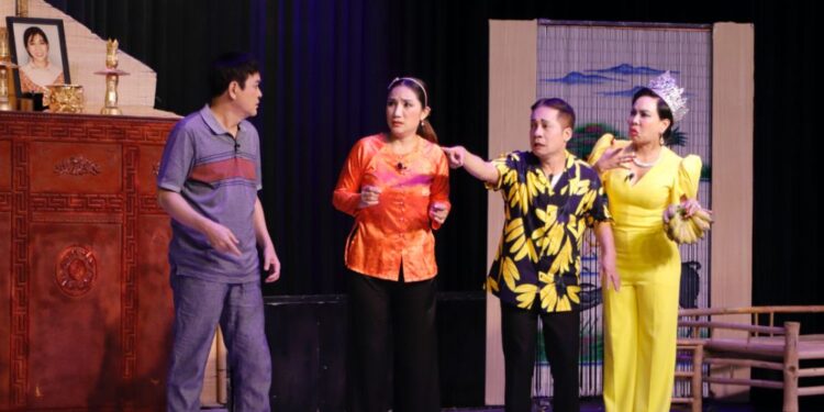 NSƯT CÁT TƯỜNG TÁI XUẤT SÂN KHẤU KỊCH SAU GẦN 10 NĂM VẮNG BÓNG