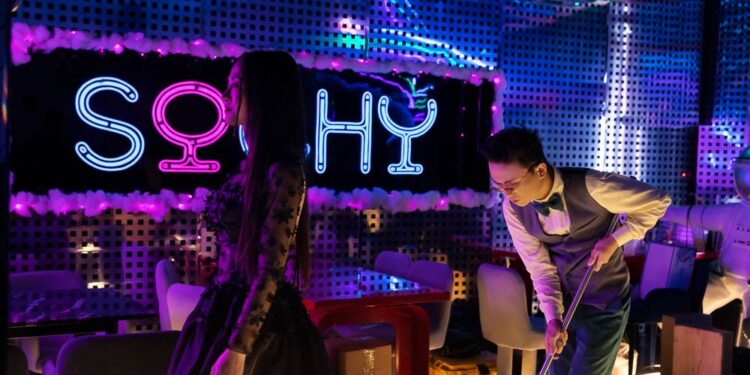 MV “Không Yêu Trả Dép Tôi Về” đánh dấu sự trở lại của HuyR sau khoảng thời gian “im hơi lặng tiếng”.