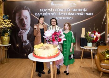 KHOẢNH KHẮC XÚC ĐỘNG TRONG NGÀY SINH NHẬT CỦA ĐẠO DIỄN HOÀNG NHẬT NAM   