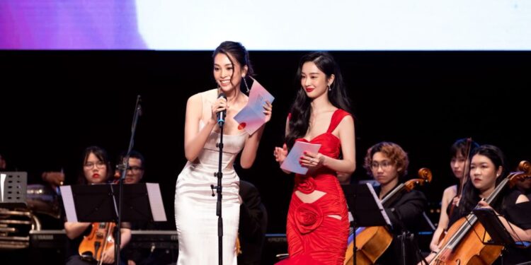 Hậu “cú đúp” Best Face, Hoa hậu Tiểu Vy ngồi ghế nóng, trực tiếp trao giải cho mỹ nhân có gương mặt đẹp 2023