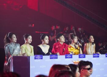 Chế Nguyễn Quỳnh Châu bật khóc khi Trần Quân, Tây Hà đều bước vào vòng chung cuộc.