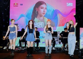 Giới trẻ được dịp quẩy tưng bừng tại đêm nhạc Showcase cùng với Xesi, Janie, LuvLike và Hải Đăng Doo