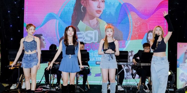 Giới trẻ được dịp quẩy tưng bừng tại đêm nhạc Showcase cùng với Xesi, Janie, LuvLike và Hải Đăng Doo