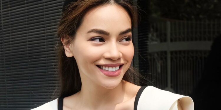 Hồ Ngọc Hà hát nhạc thập niên 2000 tại Love Songs Đà Nẵng