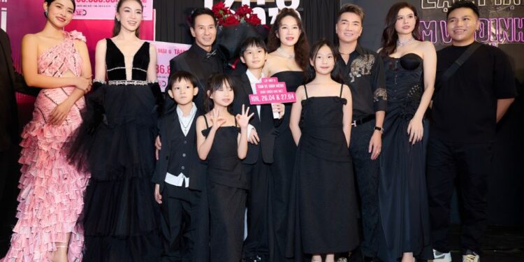 Diệp Bảo Ngọc chiếm spotlight thảm đỏ Lật Mặt 6 với chiếc váy vé số