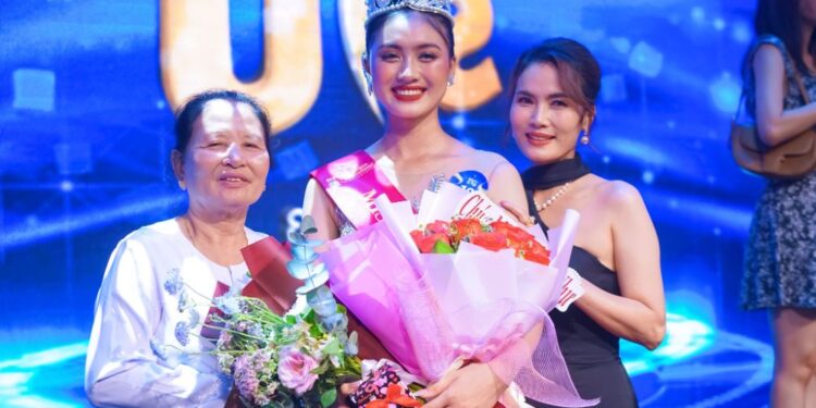 Hoa hậu Mai Phương và Á hậu Chế Nguyễn Quỳnh Châu bất ngờ ngồi chung “Ghế nóng” tại Miss SIU