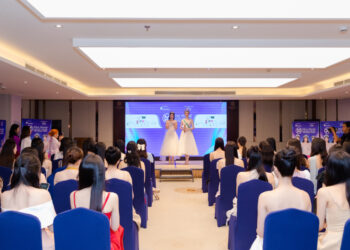 Đường đua chung khảo Miss World Vietnam 2023 chính thức bắt đầu, thí sinh thể hiện trình tiếng Anh với đương kim Hoa hậu Quốc tế