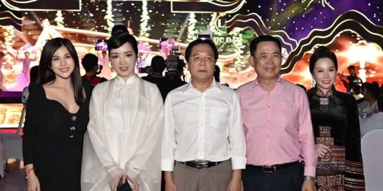 Hoa hậu Nguyễn Như Quỳnh hội ngộ cùng Hoa hậu Giáng My, siêu mẫu Võ Hoàng Yến tại Đại Hội Thẩm Mỹ Quốc Tế – Tri Ân Tổ Nghề Ngành Làm Đẹp Việt Nam