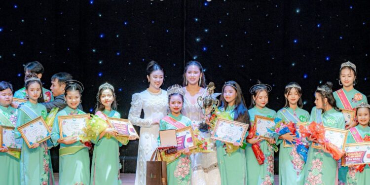 Hoa hậu quý bà Vân Anh cùng dàn Đại sứ Áo dài làm giám khảo cuộc thi Nét đẹp đội viên tỉnh Bà Rịa- Vũng Tàu