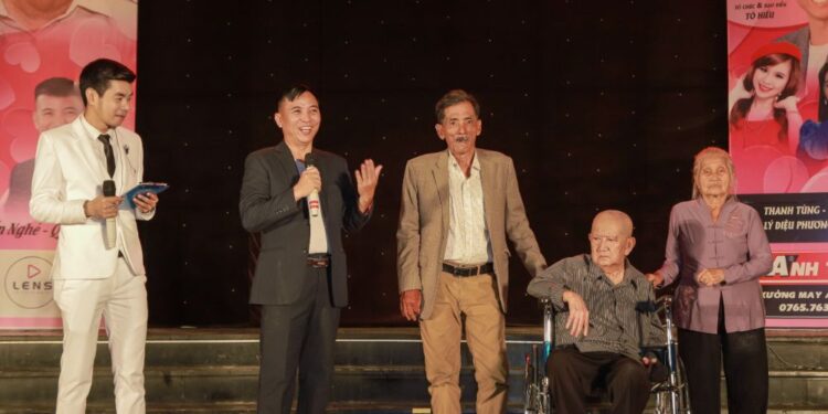 Thương Tín xin lỗi khán giả vì chỉ hát một bài