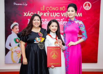 Phương Hồ là một trong ba Nhà thiết kế đầu tiên của Việt Nam xác lập kỷ lục về Áo dài 