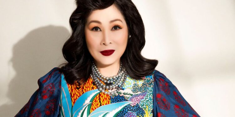 Giảm cân kỉ lục, NSND Hồng Vân ngày càng tự tin  