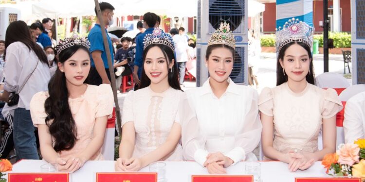 Hoa hậu Đoàn Thiên Ân và Top 3 Hoa hậu Việt Nam 2022 xuất hiện rạng rỡ tại diễn đàn “Điều em muốn nói”