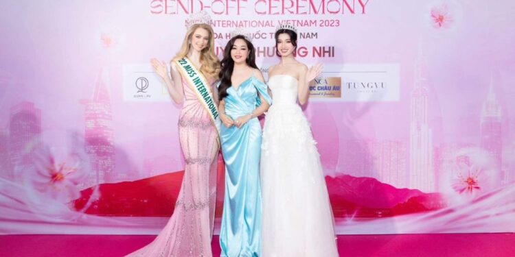 Hoa hậu Thanh Nga hội ngộ cùng đương kim Miss International chúc mừng Á hậu Phương Nhi