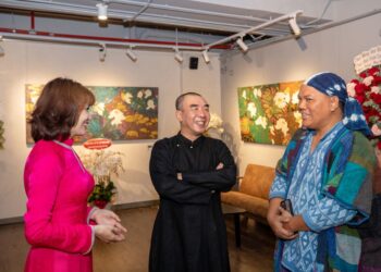 20 bức tranh Sen của họa sỹ Đặng Phương Việt ngát hương giữa trời Nam