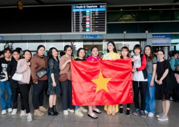 Mang hơn 200 kg hành lý, Nguyễn Trang Nguyệt Minh rạng rỡ lên đường thi Miss Teen Grand International 2023 tại Cambodia