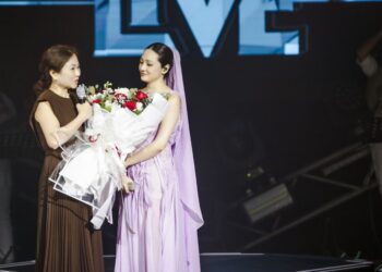 Trung Quân song ca nhưng đòi “chặt đẹp” Bảo Anh khiến khán giả cười nghiêng ngả