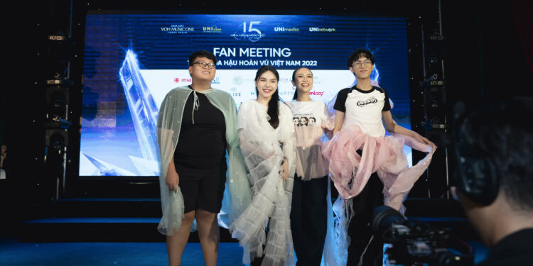 Á HẬU THỦY TIÊN XÚC ĐỘNG BẬT KHÓC TRONG FAN MEETING ĐẦU TIÊN CỦA TOP 3 HOA HẬU HOÀN VŨ VIỆT NAM