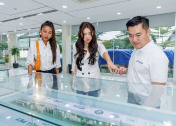 Miss Earth 2022 – Mina Sue Choi tìm hiểu công nghệ tái chế rác thải nhựa tại Việt Nam