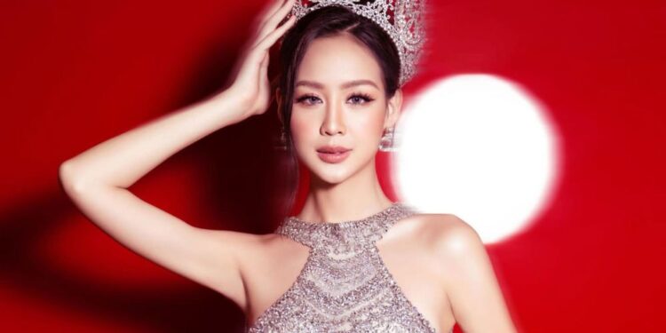 Hoa hậu Bảo Ngọc biến hình đủ kiểu trang phục, fitting chuẩn bị cho show diễn của NTK LONG NG