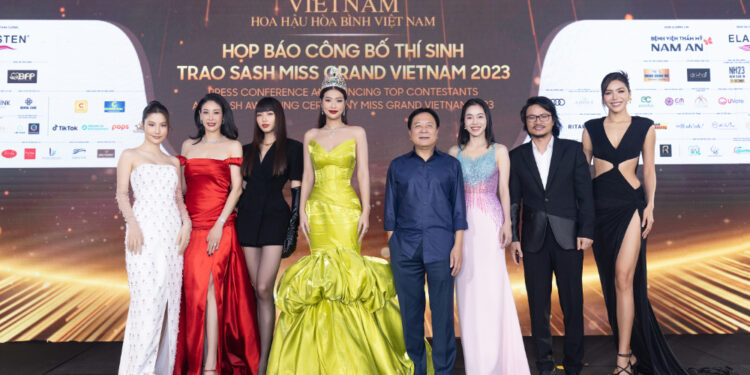Trao sash cho các thí sinh vòng Chung kết toàn quốc Miss Grand Vietnam – Hoa hậu Hòa bình Việt Nam 2023