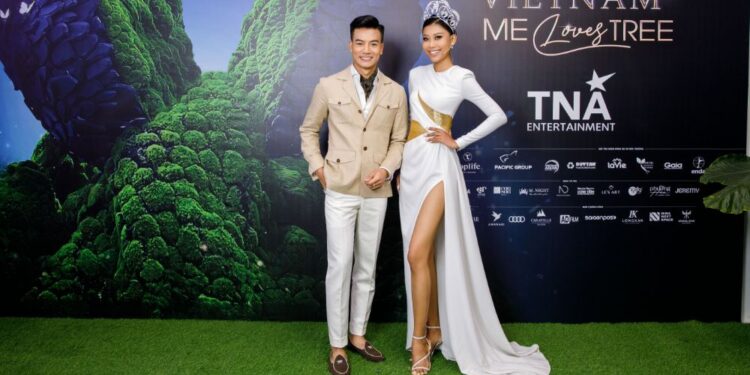 Á hậu Thạch Thu Thảo: “Muốn bước trên sàn catwalk thế giới”