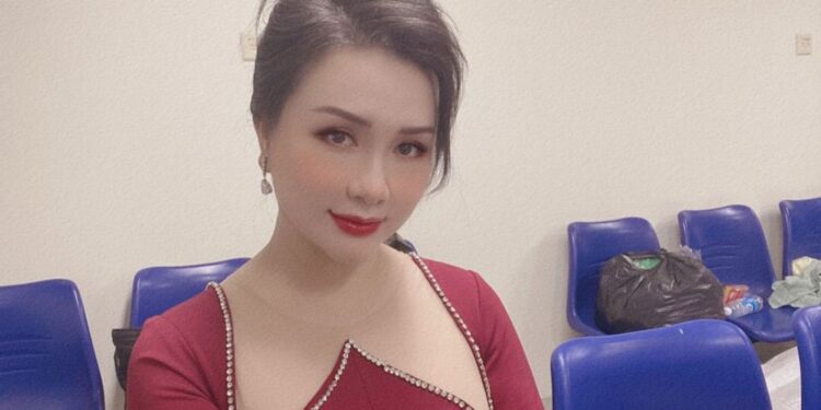 Nữ nghệ sĩ nổi danh “vĩ cầm biết hát” gây thổn thức khi trình diễn Quốc Ca bằng violin