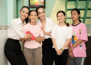 Nhan sắc giản dị của Lê Hoàng Phương cùng các Á hậu trong chuyến từ thiện sau đăng quang